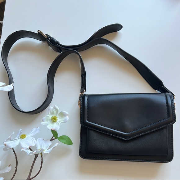 ALDO- Black structured crossbody bag - Picture 1 of 6